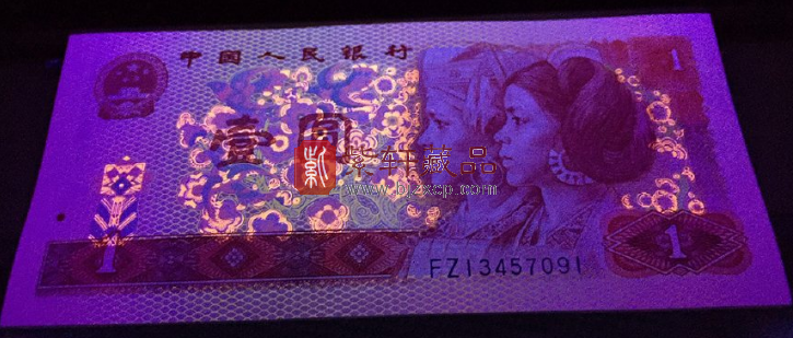 801中国龙是指第四版人民币80版一元中的一种荧光币，在荧光灯下纸币正面和背面呈现出喜庆的红色荧光。801中国龙起源于早期进口油墨的试验品过渡到国产油墨的试验品，纸币在荧光灯下色泽红润喜庆，与902绿幽灵遥相呼应，深受广大收藏爱好者的喜爱。